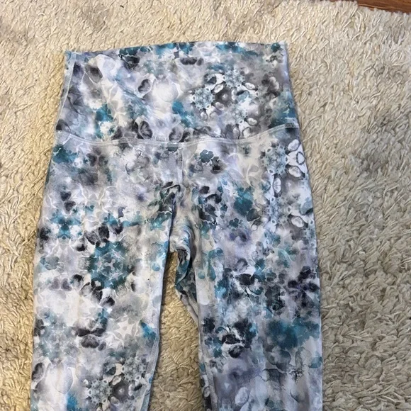 Lululemon Patterned Align High-Waisted Leggings 6 - Picture 2 of 3